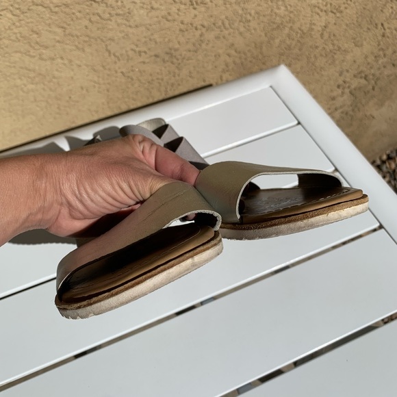 Sorel metallic silver leather sandals with grey elastic straps size 10.5 - Picture 8 of 12